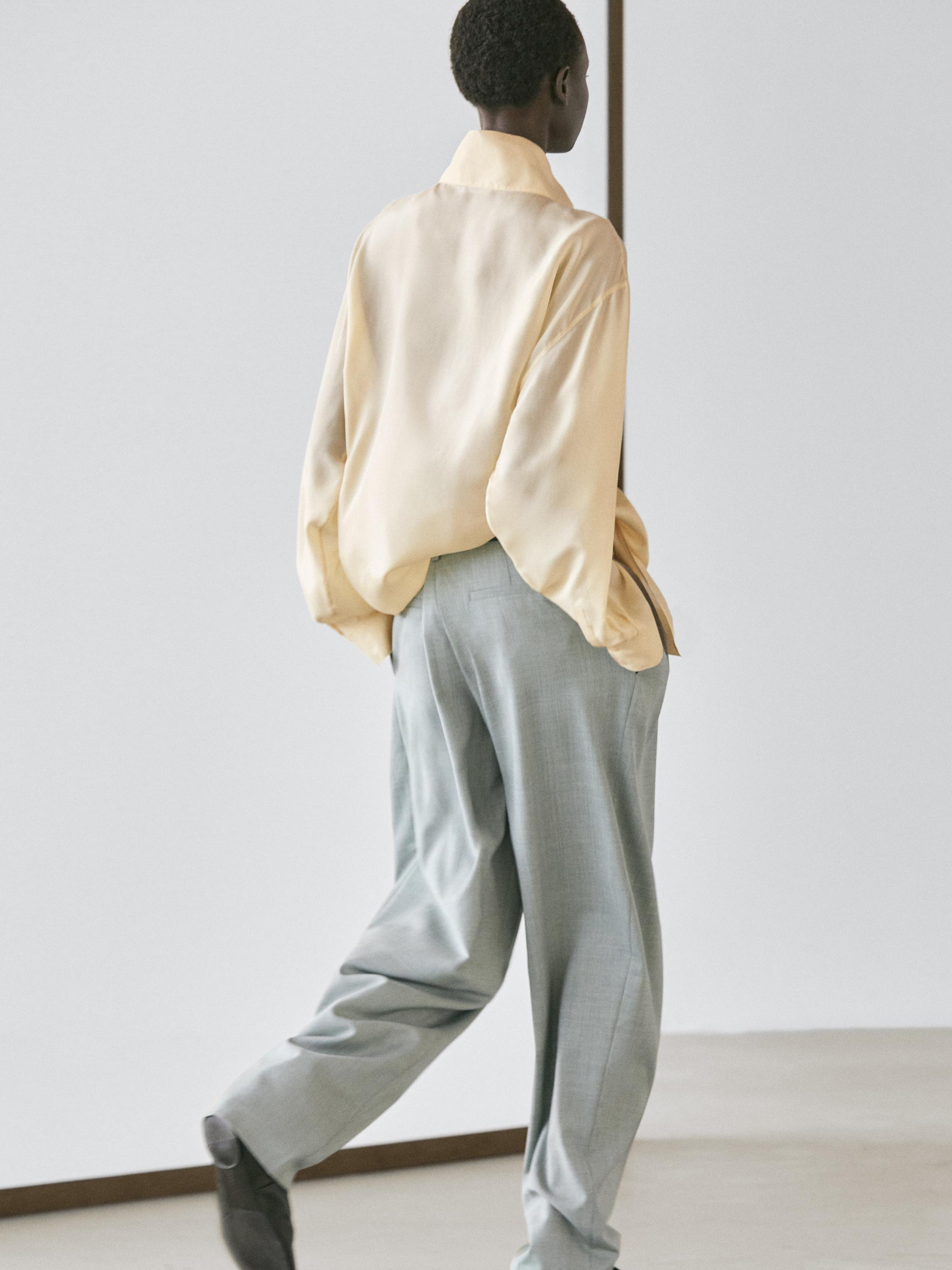 Flowing trousers with darts